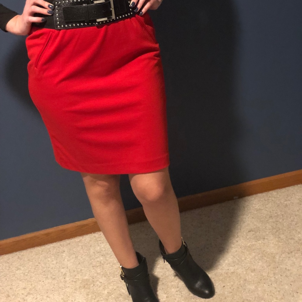 Donna Ricco red skirt size M